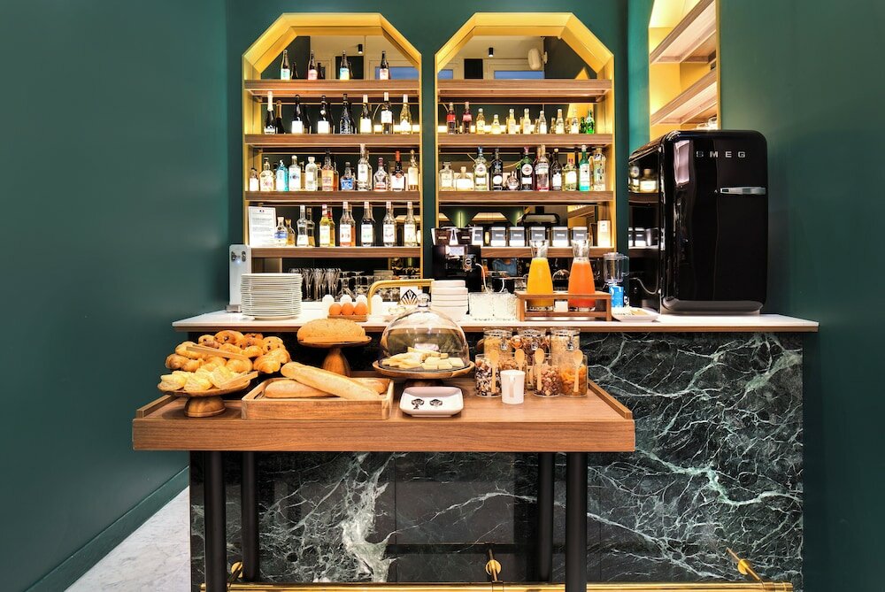 Фото Artemisia Montmartre