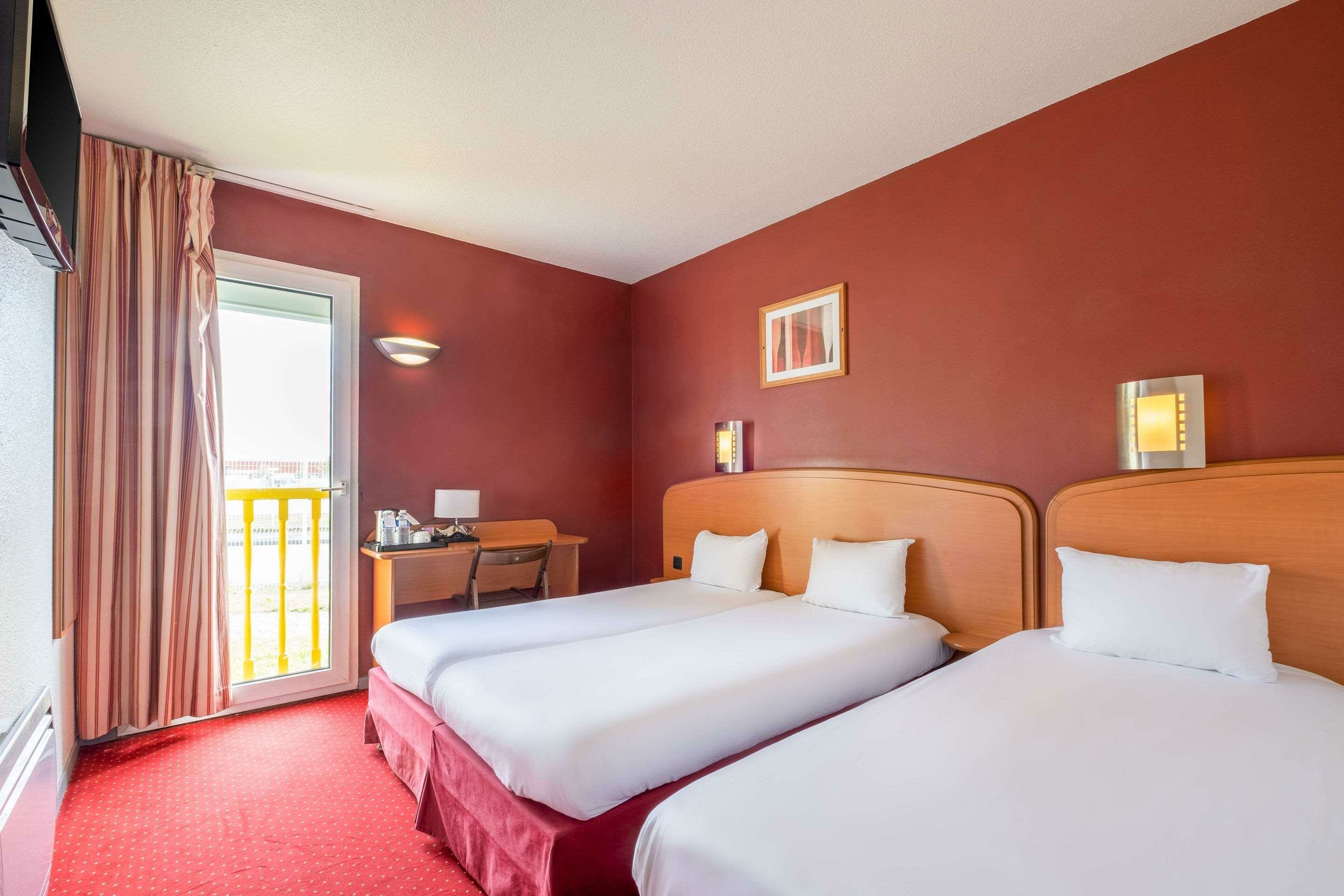 Фото Sky Hotel Goussainville