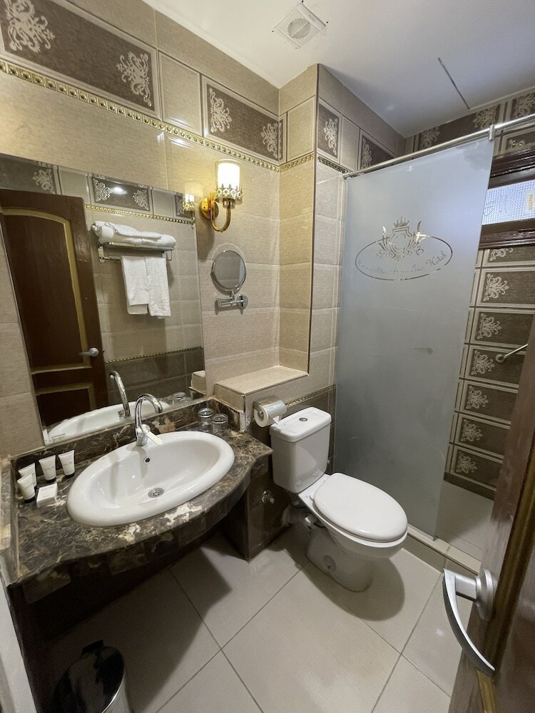 Фото Cosmopolitan Plaza Inn Hotel