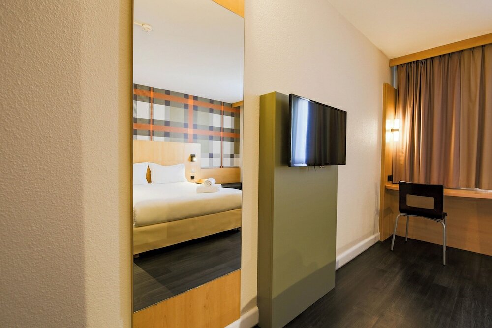 Фото EasyHotel Nice Palais des Congrès