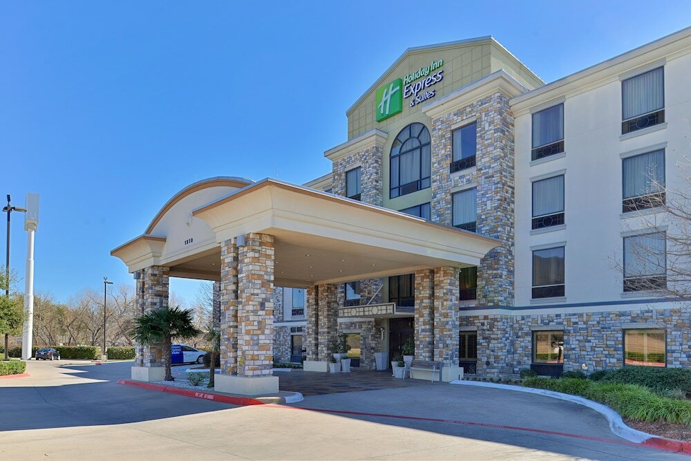 Фото Holiday Inn Express Hotel & Suites Dallas South - Desoto, an Ihg Hotel