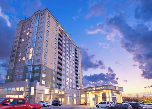 Гостиница Sandman Signature Toronto Airport Hotel в Миссиссаге