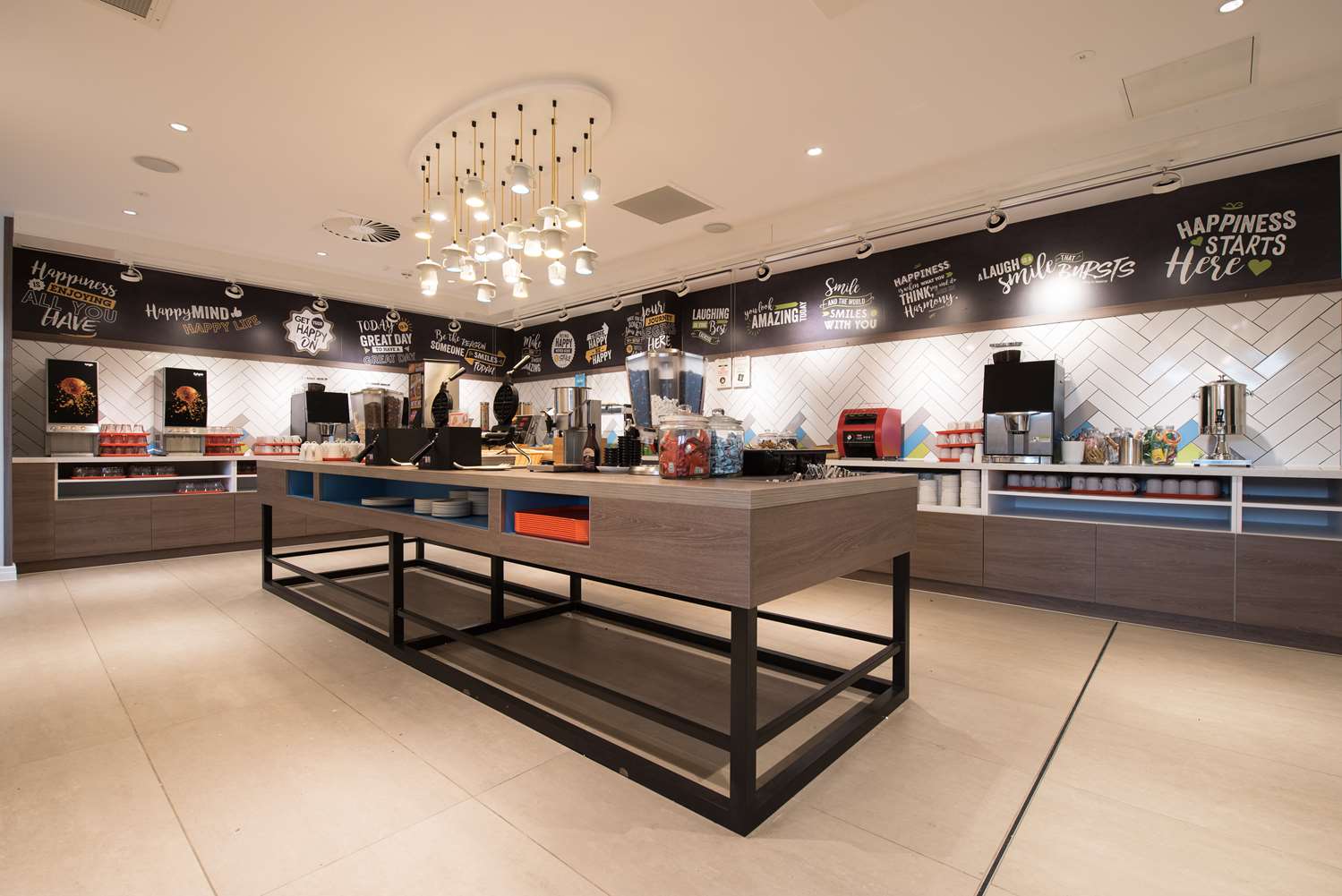 Фото Hampton by Hilton Edinburgh West End