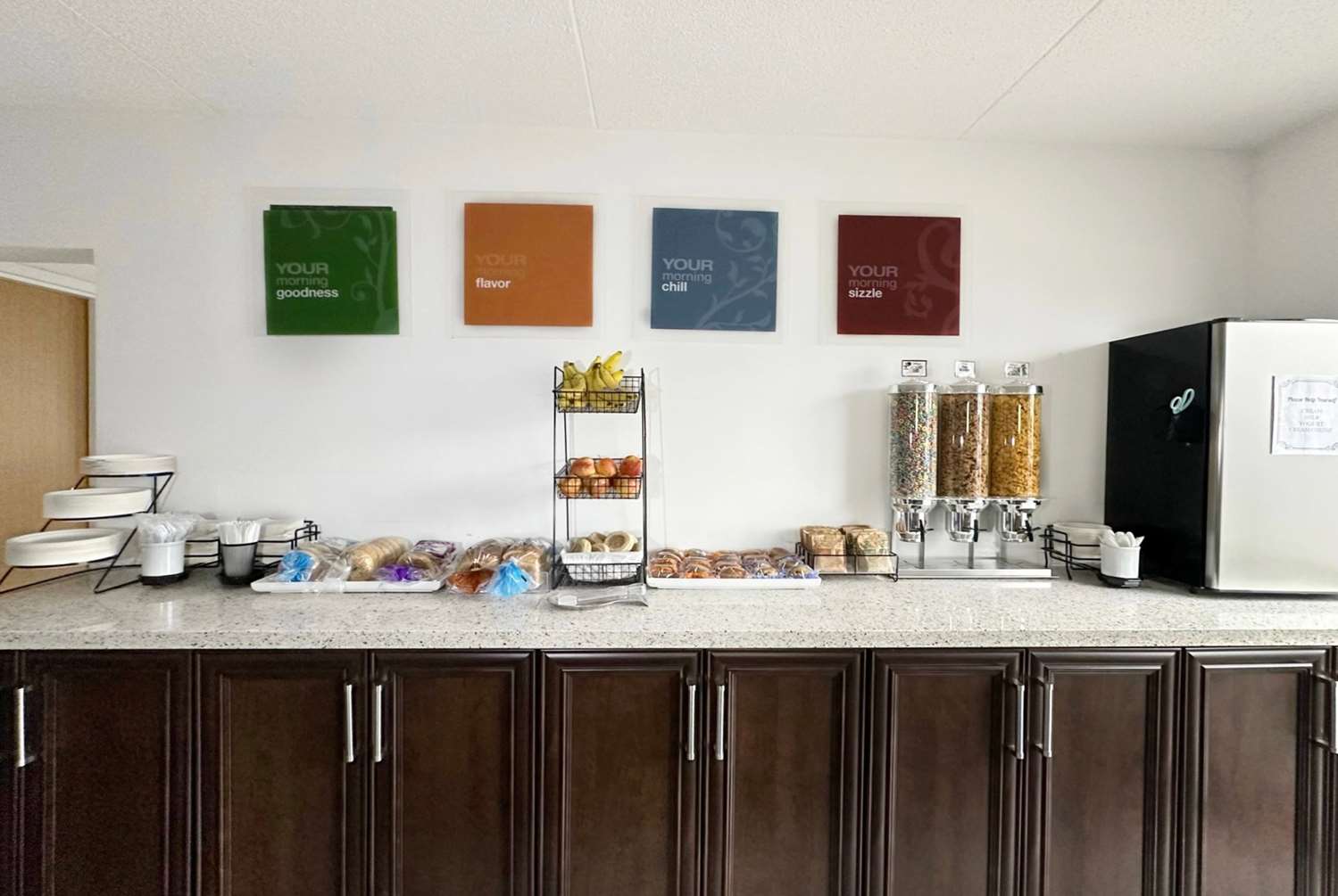 Фото Travelodge by Wyndham Welland