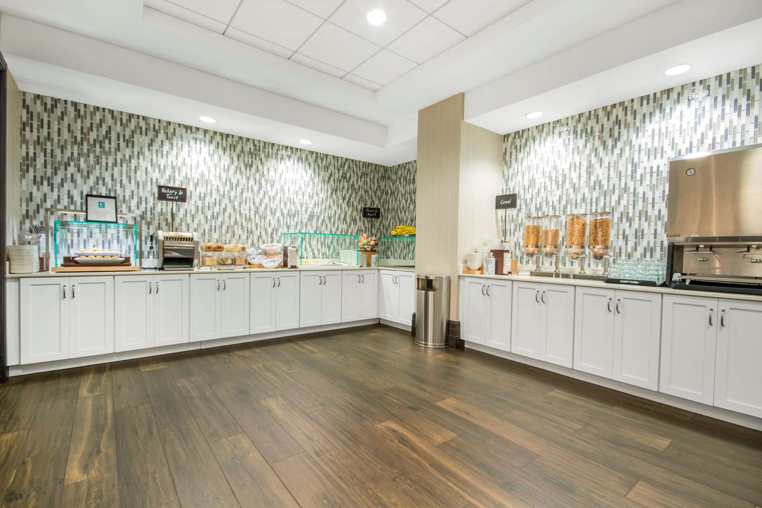 Фото Embassy Suites Louisville Downtown