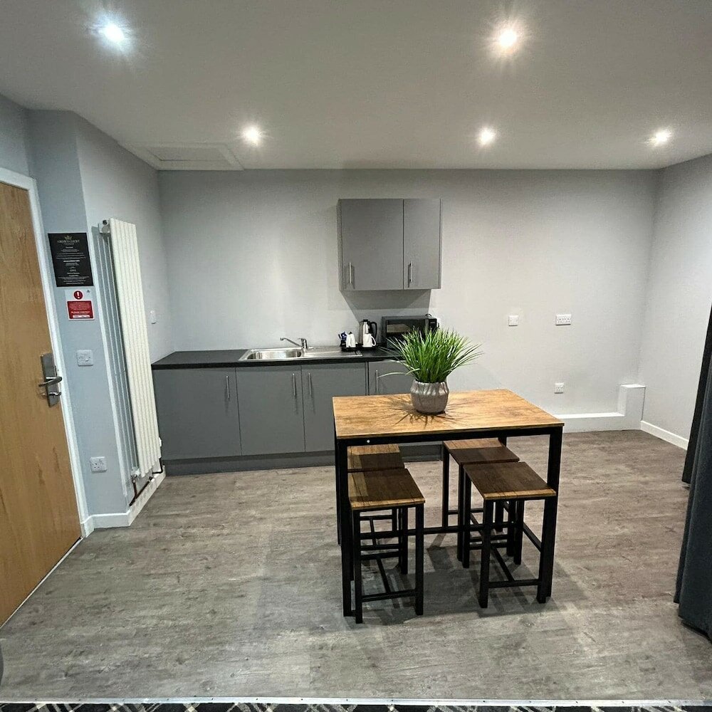 Фото Crown Court Hotel & Bar