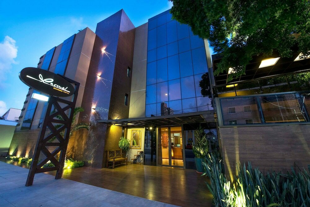 Фото отеля 1