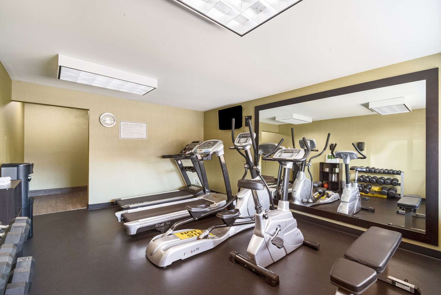 Фото Rodeway Inn Portland Airport Hotel
