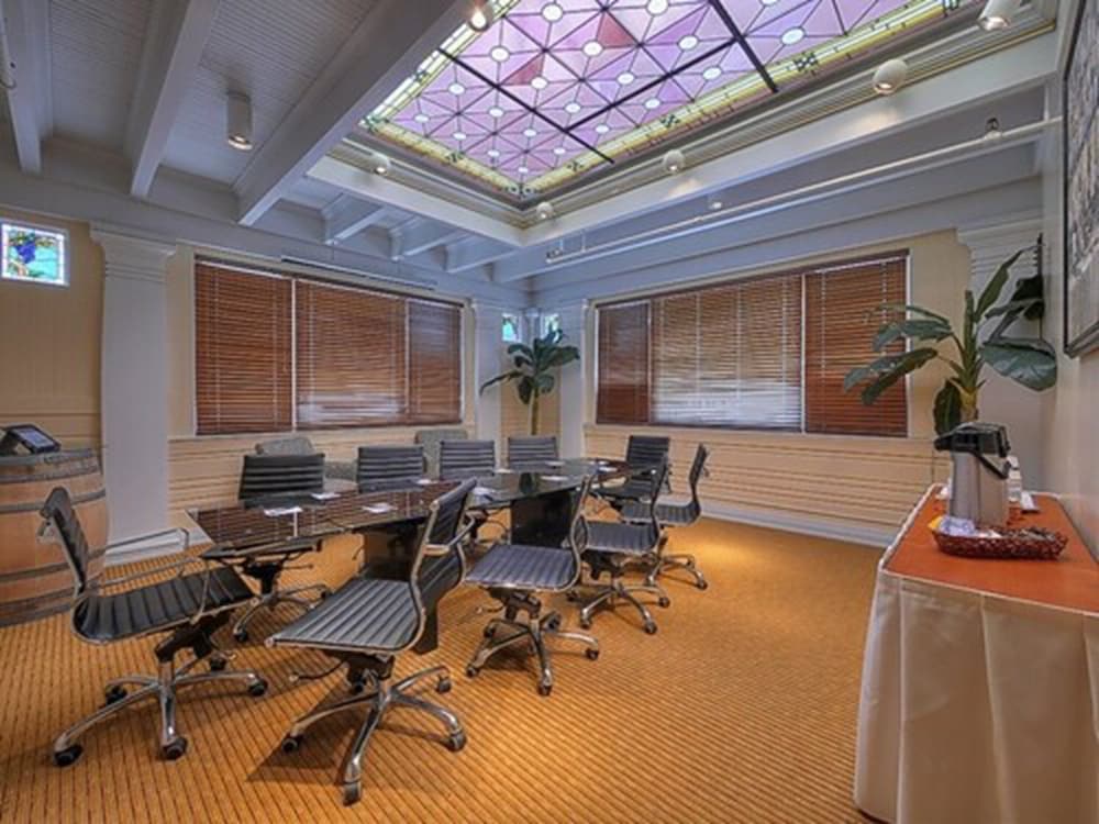 Фото Executive Hotel Vintage Court