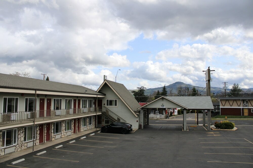Фото Tiki Lodge Motel