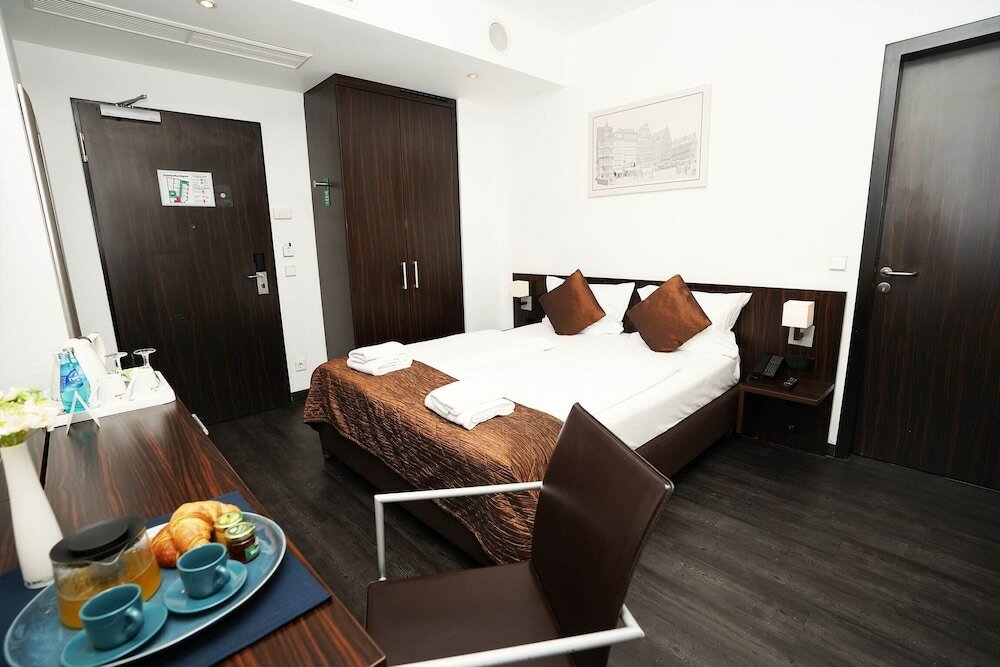 Фото The Atrium Hotel