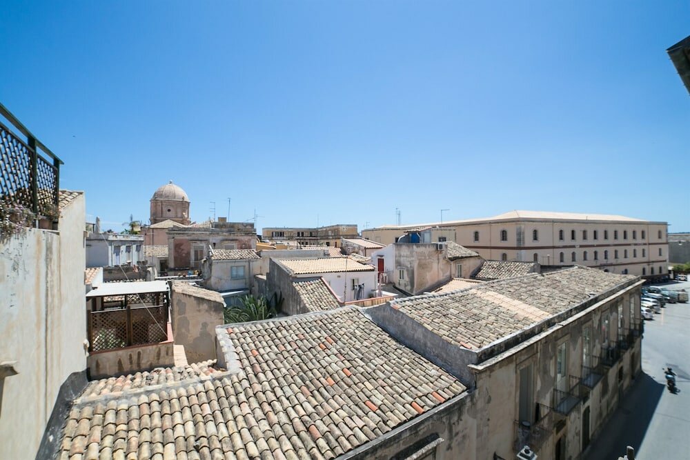 Фото Charme Hotel Henry's House