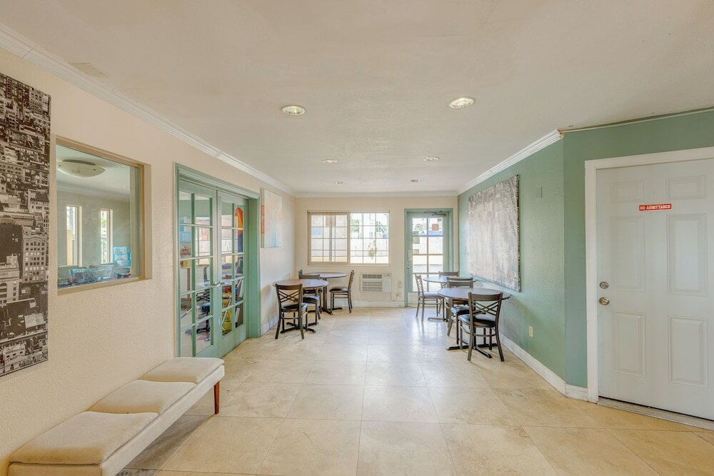 Фото Travelodge by Wyndham Oceanside