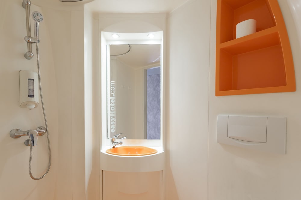 Фото EasyHotel Budapest Oktogon