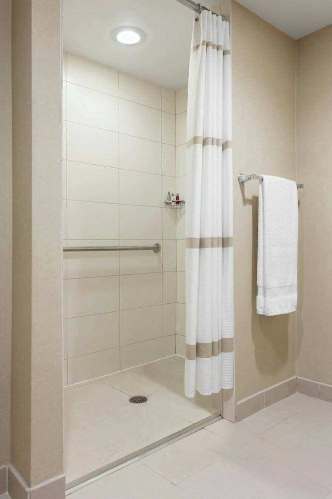 Фото Long Island Marriott