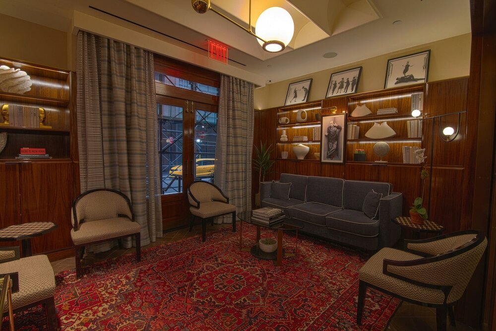 Фото The Iroquois New York