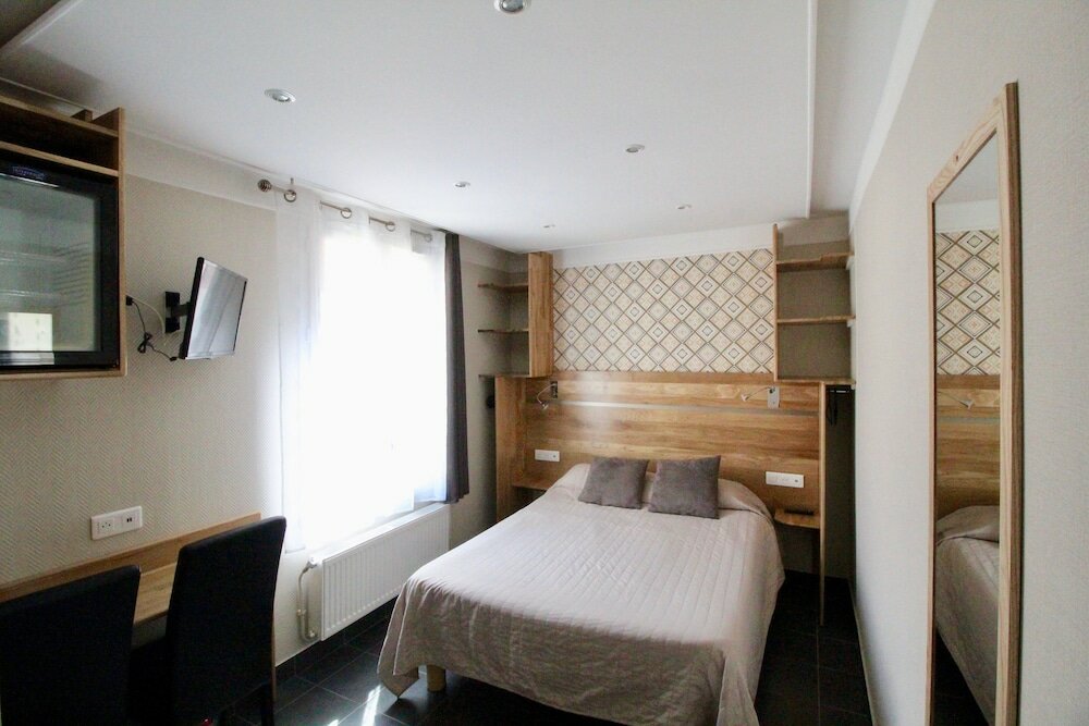 Фото Hôtel des Pyrénées