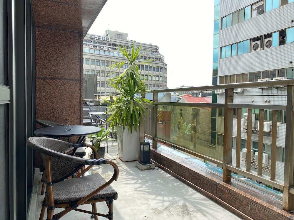 Фото We Come Hostel