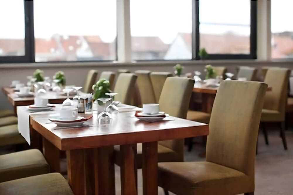 Фото Ghent River Hotel