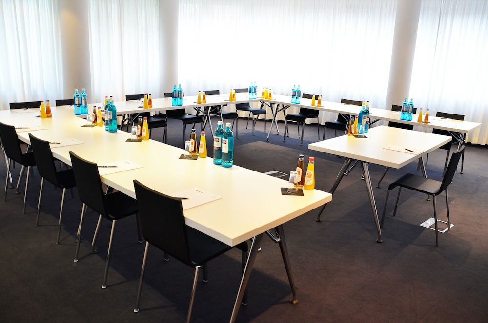 Фото Bristol Hotel Frankfurt