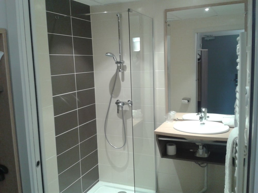 Фото Brit Hotel Mâcon Centre Gare