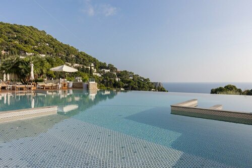 Внешний вид отеля Hotel Mamela в Капрях, фото 3