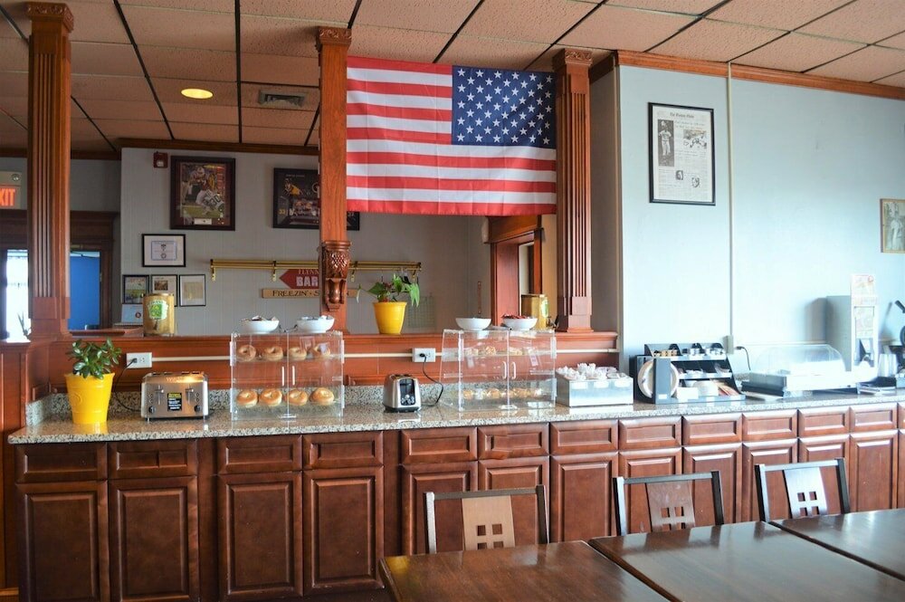 Фото Falmouth Inn