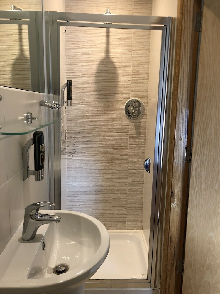 Фото Eyre Square Townhouse