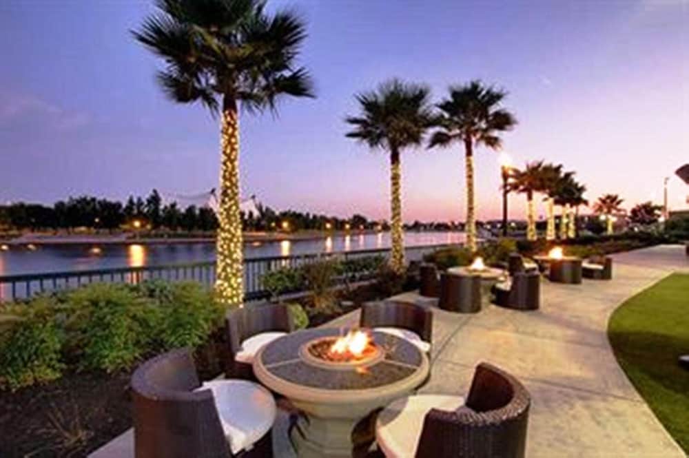 Фото University Plaza Waterfront Hotel