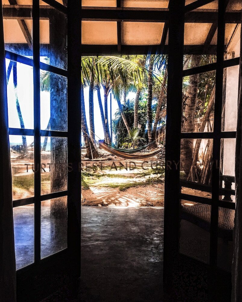 Фото Curry Bowl Restaurant & Turtles Rest