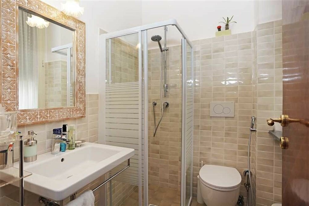 Фото Houspitality Caesar B&b