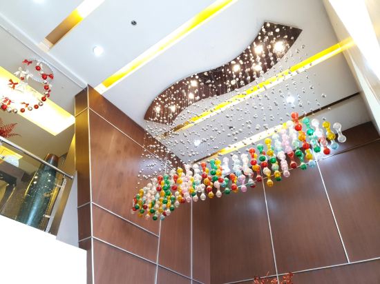 Фото Festive Hotel