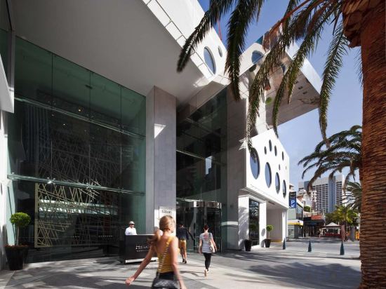 Фото Hilton Surfers Paradise Hotel & Residences