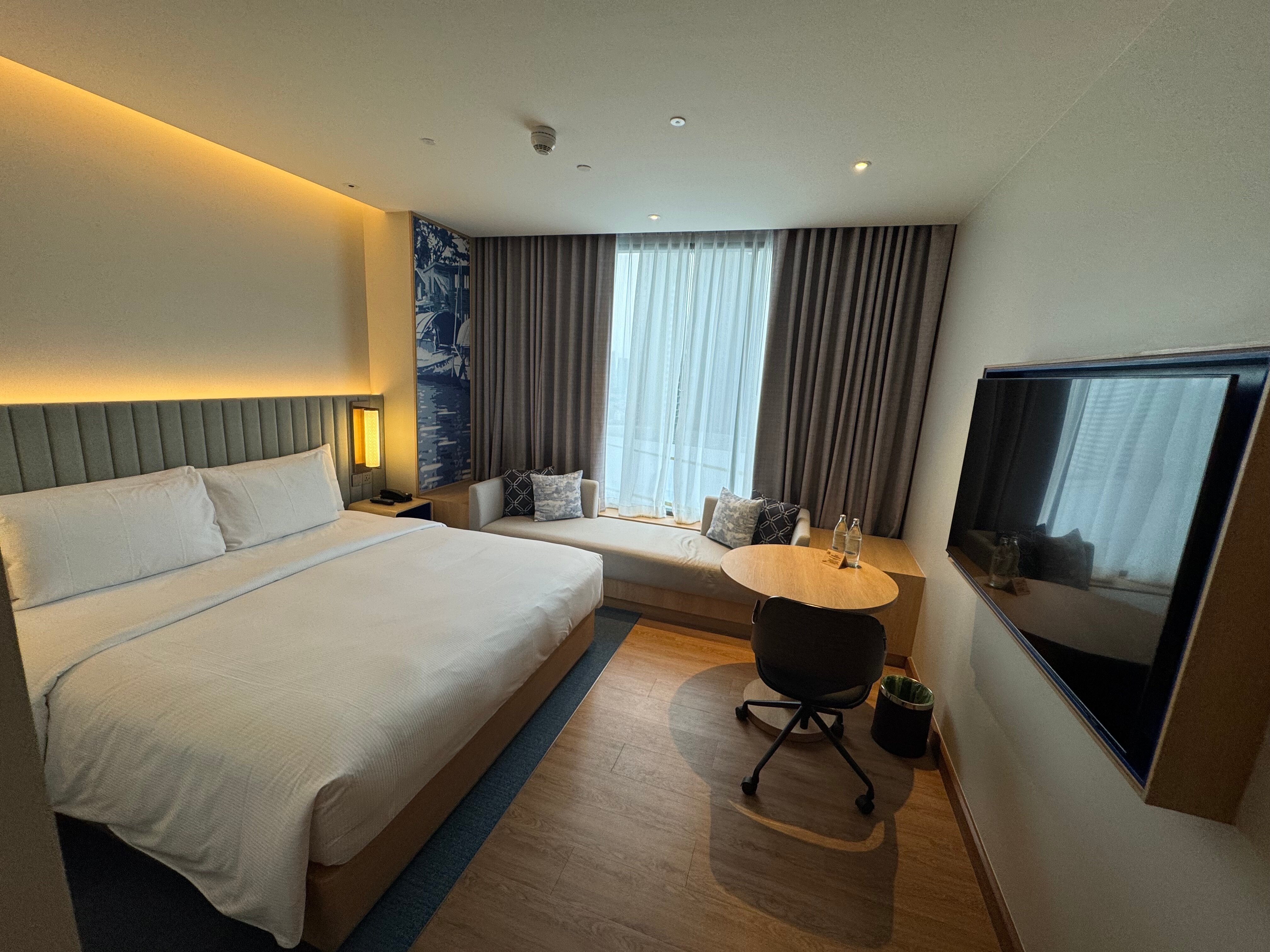 Фото Hilton Garden Inn Bangkok Riverside