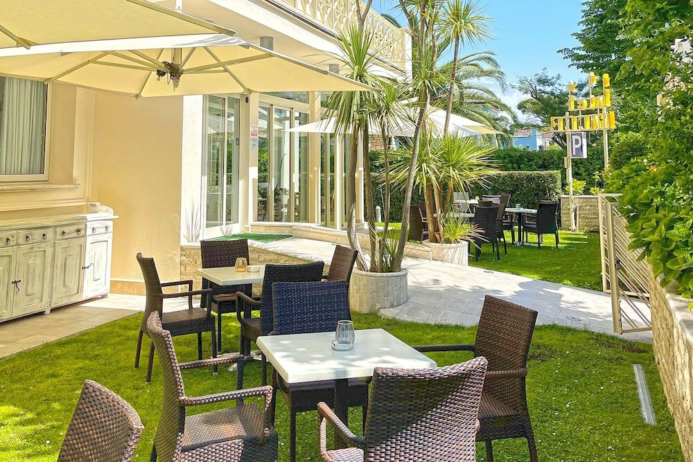 Фото Hotel Pigalle