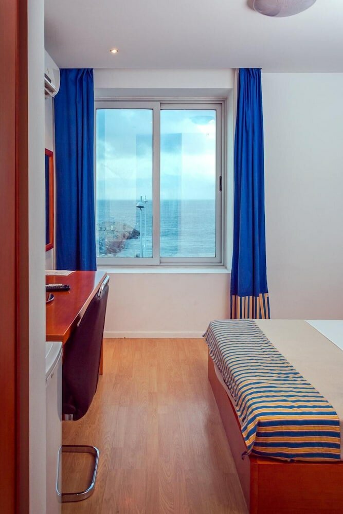 Фото Thomson Art House