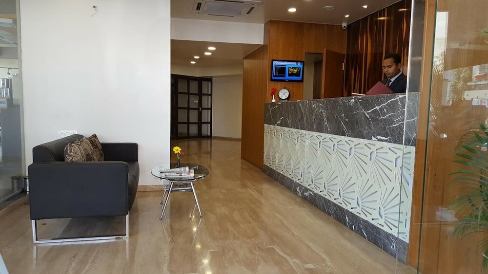 Фото The Manor Hotel