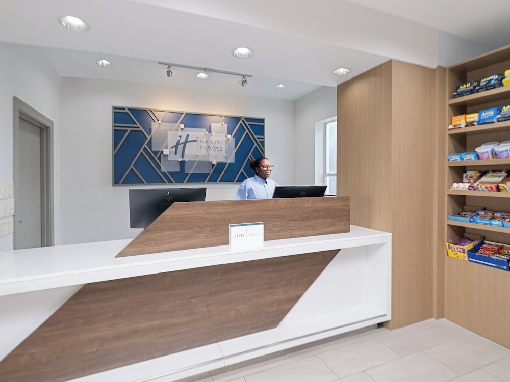 Фото Holiday Inn Express Hotel & Suites Lakeland North - I-4, an Ihg Hotel