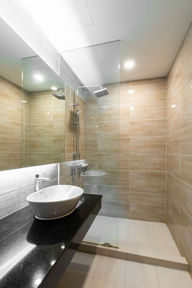 Фото Leela Orchid Hotel