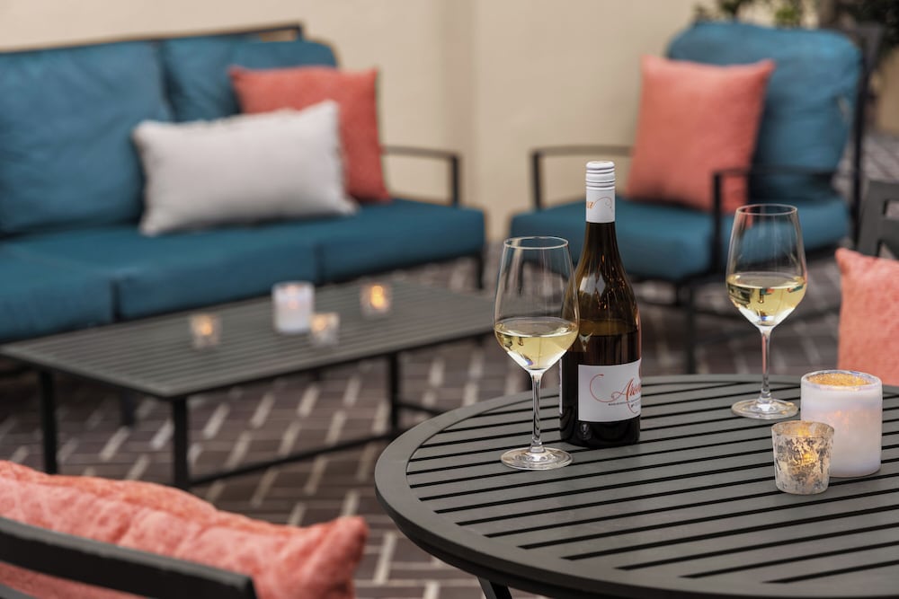 Фото Dauphine Orleans Hotel