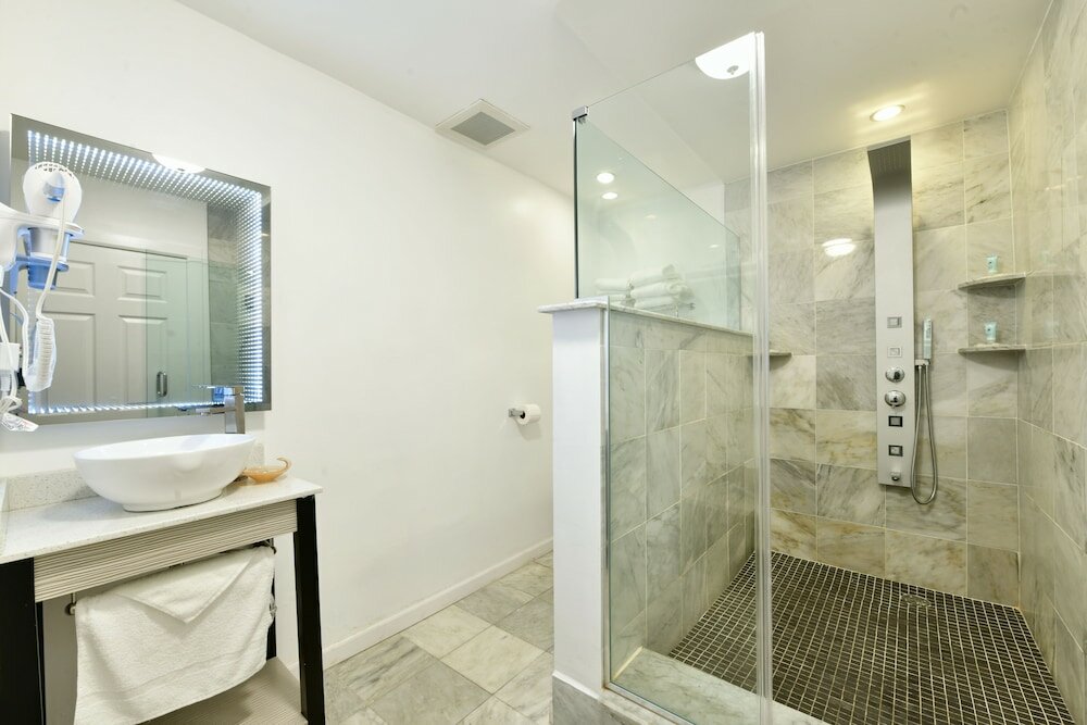 Фото The Freeport Inn and Marina