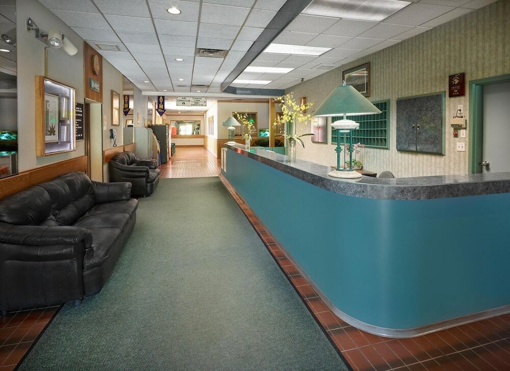 Фото The Crestwood Hotel