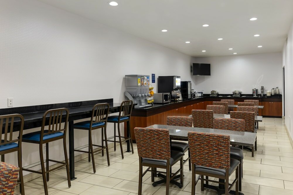 Фото Best Western Plus Fresno Inn