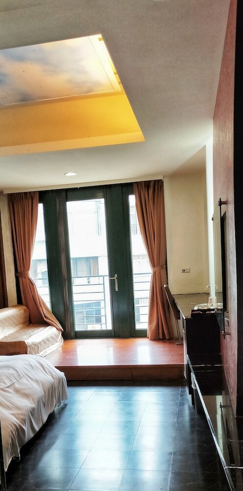 Фото Harbor Elite Hotel