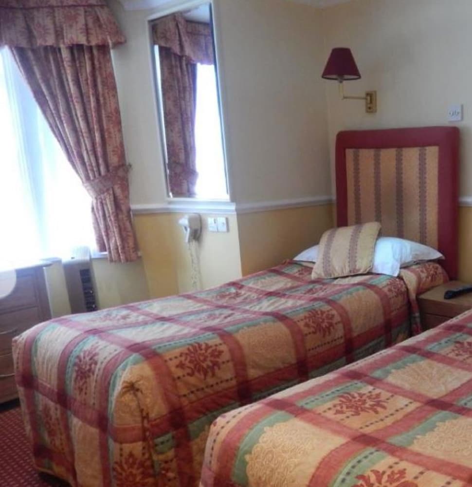 Фото Hyde Park Radnor Hotel