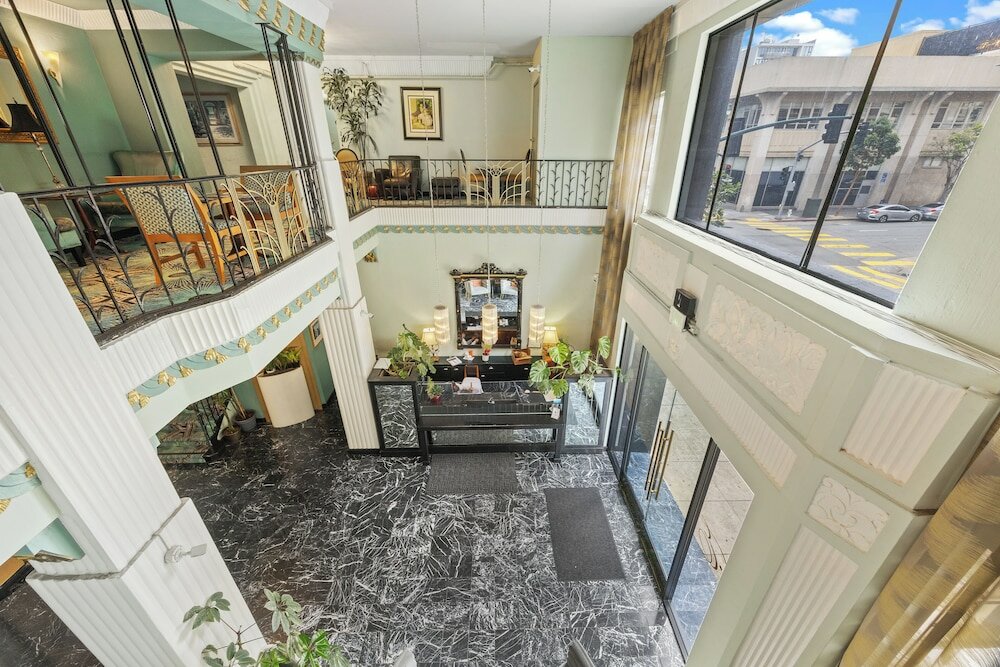 Фото Embassy Hotel