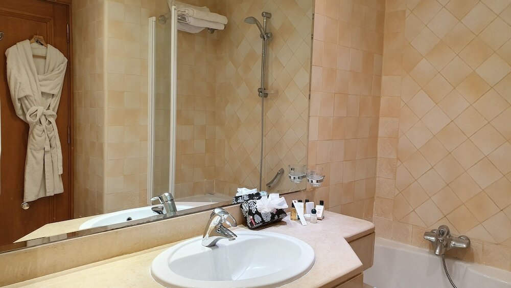 Фото Hotel Ras El Ain