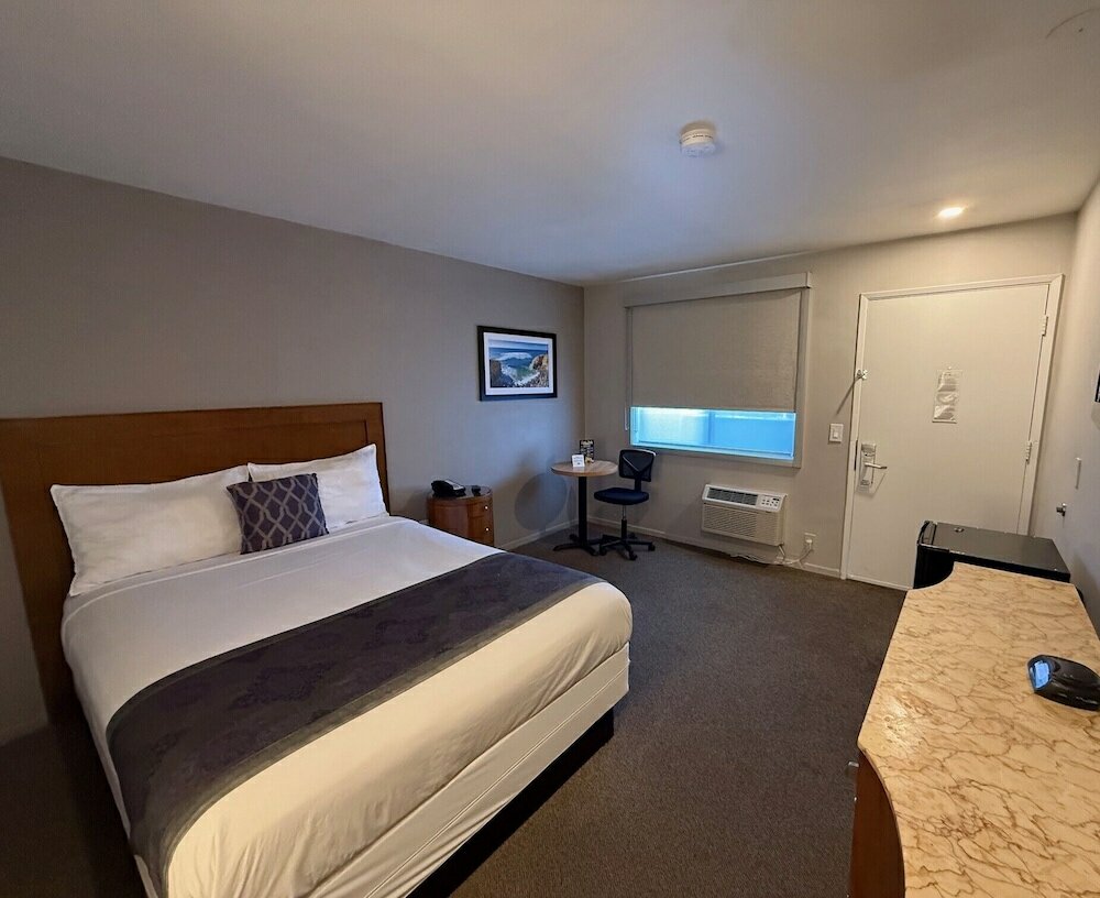 Фото Heritage Inn San Diego