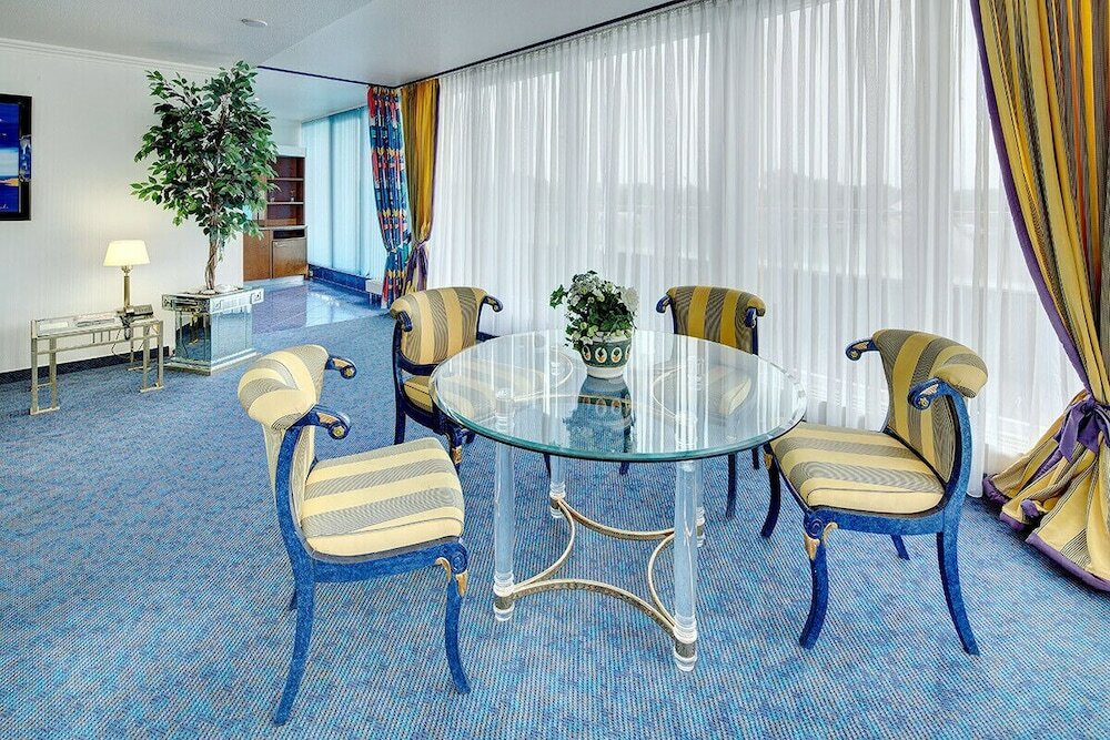 Фото La Strada Hotel