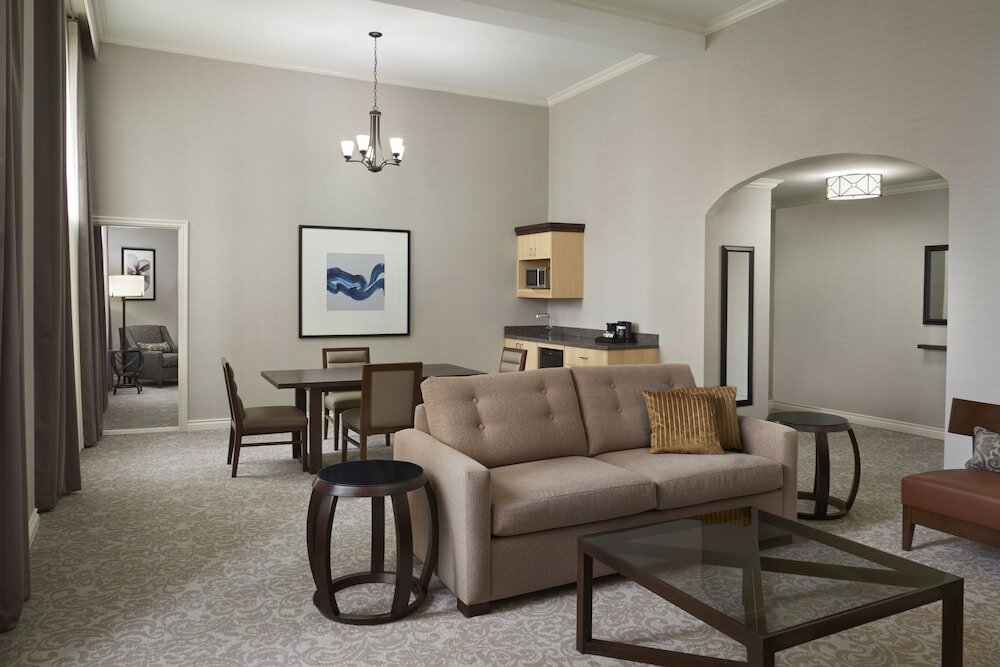 Фото Delta Hotels by Marriott London Armouries